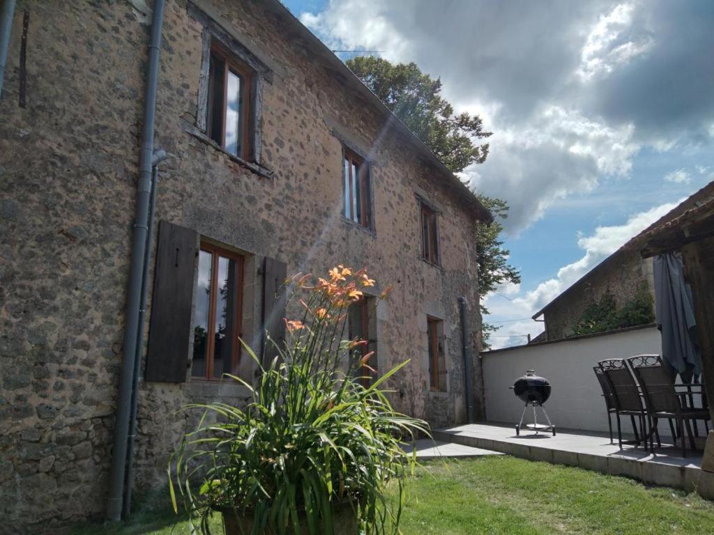 Chambre D'Hotes De Puy Faucher Arrenes Buitenkant foto